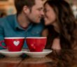 Erfolgsgeschichte Dating Cafe: Liebe online finden. (Foto: AdobeStock Curioso.Photography _808221233)